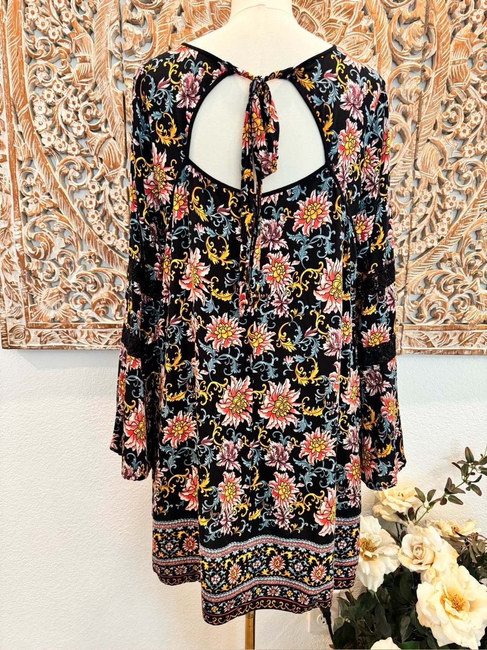 Xhileration Floral V-Neck Long Sleeve Tunic Dress in Black - Picture 3 of 16